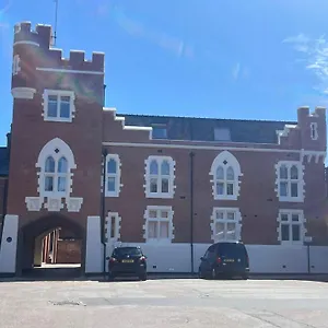- Lovely In The Heart Of With Free Parking Chester
